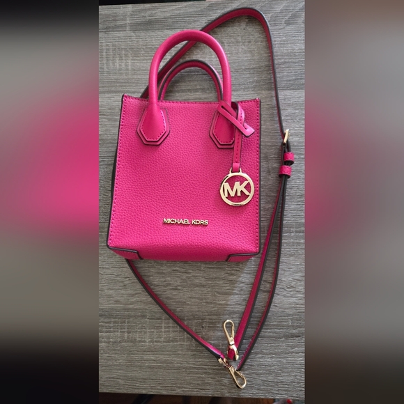 Michael Kors Mercer Pebbled Leather Crossbody Bag - Picture 5 of 10